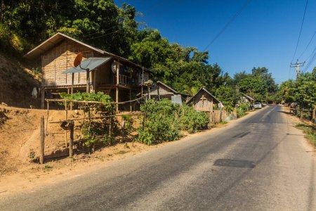 Foto de Carretera en un pueblo cerca de Luang Namtha, Laos - Imagen libre de derechos