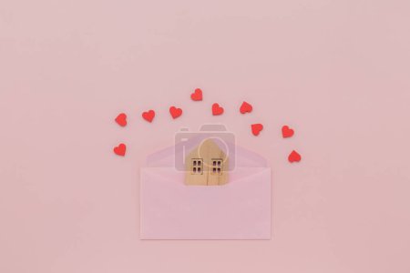Téléchargez les photos : Accueil en forme de coeur : Un symbole d'amour et de famille dans la conception de l'immobilier et de l'architecture d'entreprise - en image libre de droit