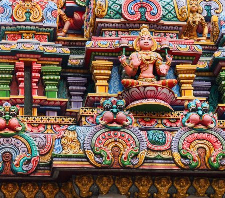 Foto de El colorido templo hindú en Bangkok, Tailandia, 5 de febrero de 2023. - Imagen libre de derechos