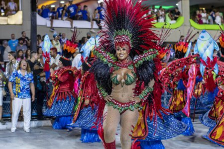 Foto de Río, Brasil - 22 de abril de 2022: Samba School Unidos da Tijuca en el Carnaval de Río, celebrado en el Marqués de Sapucai Sambódromo - Imagen libre de derechos