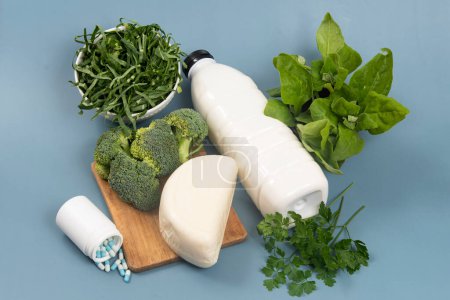 Téléchargez les photos : Principales sources de calcium pour le corps pour aider à lutter contre l'ostéoporose. - en image libre de droit