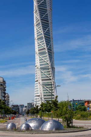Foto de MALMO, SUECIA - 24 DE JUNIO DE 2019: Torso, rascacielos moderno, el edificio más alto de Escandinavia - Imagen libre de derechos