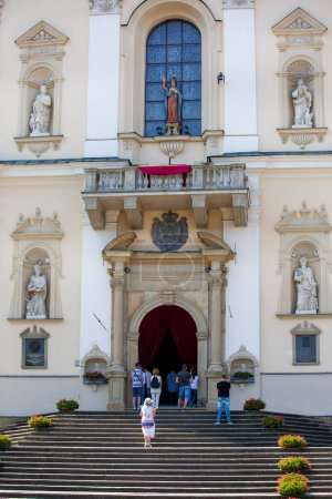 Photo for Kalwaria Zebrzydowska, Poland - August 12, 2018: People on the steps of the church praying during the holy mass, Basilica of Our Lady of the Angels - Royalty Free Image