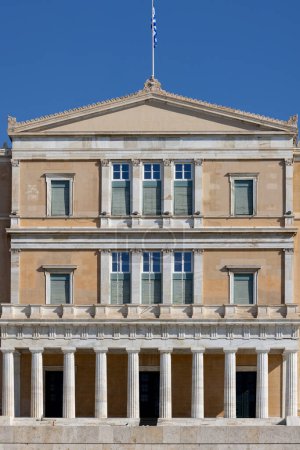 Foto de Atenas, Grecia - 19 de octubre de 2022: Fachada decorativa del Parlamento de los Helenos también llamada Parlamento Helénico, en el Antiguo Palacio Real - Imagen libre de derechos