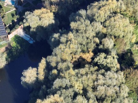 Téléchargez les photos : Belle vue de drone sur le terrain de campagne - en image libre de droit
