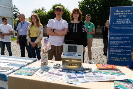 Foto de Lutsk, Ucrania, 27 de mayo de 2023: Día de puertas abiertas en Volyn Professional College de la Universidad Nacional de Tecnologías Alimentarias - Imagen libre de derechos