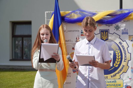 Foto de Lutsk, Ucrania, 27 de mayo de 2023: Encomienda a los estudiantes de Volyn Professional College de la Universidad Nacional de Tecnologías Alimentarias - Imagen libre de derechos