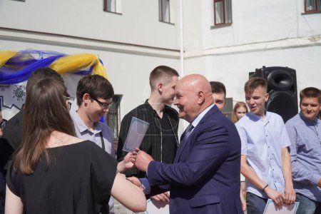 Foto de Lutsk, Ucrania, 27 de mayo de 2023: Encomienda a los estudiantes de Volyn Professional College de la Universidad Nacional de Tecnologías Alimentarias - Imagen libre de derechos
