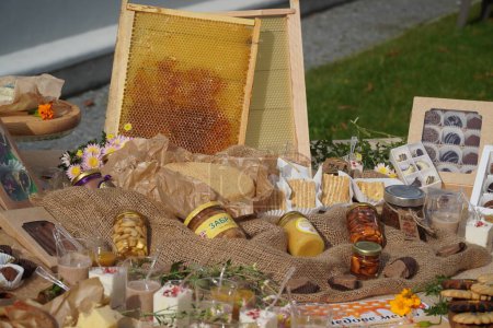 Téléchargez les photos : Beaucoup de différents types de miel - en image libre de droit
