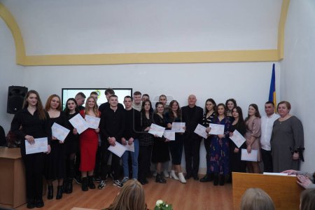 Foto de Lutsk, Ucrania: ceremonia de entrega de premios el 8 de marzo en el Volyn Professional College de la Universidad Nacional de Tecnologías Alimentarias - Imagen libre de derechos