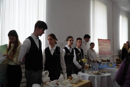 Foto de Lutsk, Ucrania: platos de estudiantes del Colegio Profesional Volyn de la Universidad Nacional de Tecnologías de la Alimentación - Imagen libre de derechos