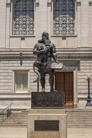 Photo for San Francisco, CA, USA - July 12, 2023: Statue of historic Ashurbanipal Assyrian king or Enkidu holding a wriggling lion and a tablet, at south facade of Asian Art Museum. - Royalty Free Image