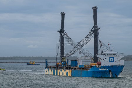 Foto de Limon Bay, Colón, Panamá - 24 de julio de 2023: Rolldock Sea, Dutch heavy load carrier in front of port under light blue sky. - Imagen libre de derechos
