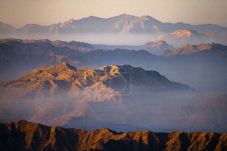 Téléchargez les photos : Paysage pittoresque des montagnes Asir au lever du soleil, Arabie Saoudite. - en image libre de droit