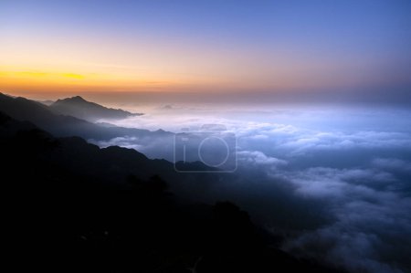 Téléchargez les photos : Lever de soleil de Jabal Aswad (La Montagne Noire), Arabie Saoudite. - en image libre de droit