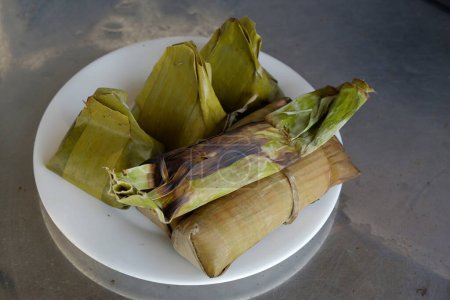 Delicious Traditional Southeast Asian Desserts Neatly Wrapped in Banana Leaves, Clean, and Beneficial for Good Health.