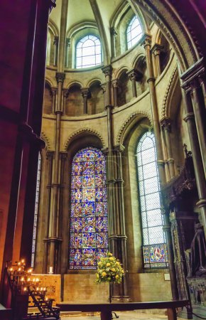 Foto de Arquitectura dentro de la catedral de Canterbury en la ciudad de Canterbury, Kent, Reino Unido - Imagen libre de derechos