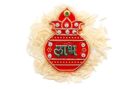 Der indische Hindu-religiöse Verheißungstext "Laabh" (auf Hindi geschrieben) wird auf Reis gelegt. Religiöser Hintergrund