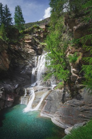 Lillaz Wasserfälle im Sommer, der oberste Teil. Cogne, Aostatal, Italien