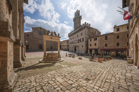 Photo for Piazza Grande, the well, and Palazzo Comunale, town hall of Montepulciano. Nobody in the square, Val di Chiana or Valdichiana territory, Tuscany region, Italy - Royalty Free Image