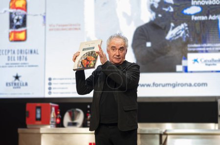 Téléchargez les photos : Ferran Adria, cuisinier gastronome. Présentation de votre livre, Forum Gastronomique de Gérone - en image libre de droit