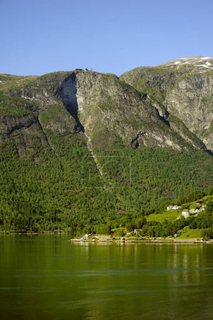 Foto de Cumbre de Hoven sobre Leon Nordfjord, Noruega - Imagen libre de derechos