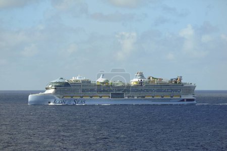 Téléchargez les photos : Mer des Caraïbes, Nassu - 28 Jan 2024 : Icône des mers lors de son voyage inaugural - en image libre de droit