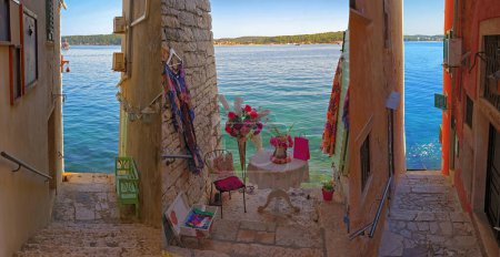 Téléchargez les photos : A colorful collage of streets  with narrow Stairways to Sea in Rovinj, Croatia - en image libre de droit