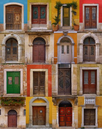 Foto de Un colorido collage de puertas de madera en la antigua ciudad de Croacia, Istria.Summer vacaciones. - Imagen libre de derechos