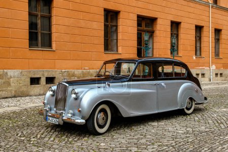 Photo for Sonderhausen, Germany 10 .07 .2023: Retro auto RollsRoyce on building background Germany - Royalty Free Image