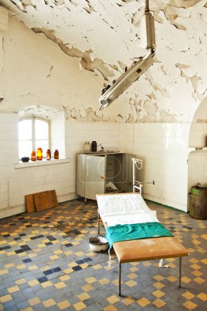 Téléchargez les photos : Vieille photo d'hôpital abandonné - en image libre de droit