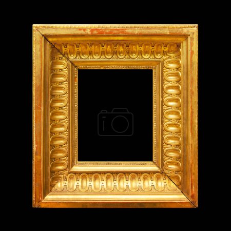 Téléchargez les photos : Cadre en bois doré isolé sur fond noir - en image libre de droit