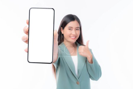Téléchargez les photos : Beautiful Asian young woman ,Excited surprised girl showing smart phone with blank screen , white screen for Mobile App Advertising isolated on white background , smart phone display Mock Up Image - en image libre de droit