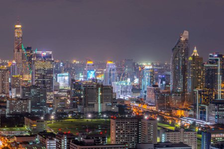 Téléchargez les photos : Bangkok City - Vue aérienne magnifique coucher de soleil Bangkok ville skyline du centre de la Thaïlande, paysage urbain la nuit sur 2020, paysage Bangkok Thaïlande - en image libre de droit
