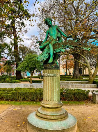 Téléchargez les photos : Sculpture - the Abduction of Ganymede, Porto, Portugal. The first work of Fernandes de Sa, 1898, assimilation of the spirit of French art. - en image libre de droit