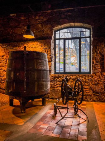 Foto de Porto, Portugal - December 5, 2022: Branch of Port wine producer Burmester, wine cellars open to public for guided tours and tastings in Vila Nova de Gaia at Douro river. Winery in port of XIX century - Imagen libre de derechos