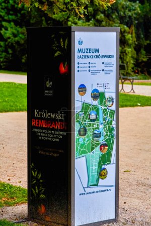 Téléchargez les photos : Varsovie, Pologne, 9 août 2022 : Carte du parc de Lazienki, Varsovie - en image libre de droit