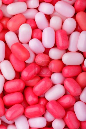 Téléchargez les photos : Gros plan de rafraîchisseurs d'haleine à saveur de fraise utilisés comme fond - en image libre de droit