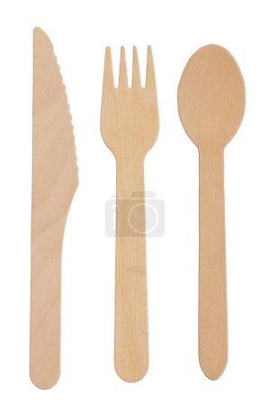 Téléchargez les photos : Gros plan de vaisselle en bois jetable de couteau, fourchette, cuillère en bambou isolé sur un fond blanc - en image libre de droit
