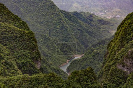 Téléchargez les photos : La belle campagne de Guilin, montrant les montagnes du Karst. Région autonome de Guangxi Zhuang, Chine - en image libre de droit