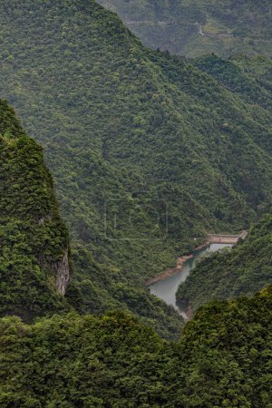 Téléchargez les photos : La belle campagne de Guilin, montrant les montagnes du Karst. Région autonome de Guangxi Zhuang, Chine - en image libre de droit