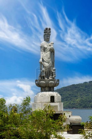 Foto de La estatua de la Diosa de la Fertilidad en el Jardín Japonés de la Paz en la Isla Corregidor Manila Bay Filipinas - Imagen libre de derechos