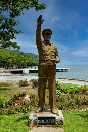 Téléchargez les photos : La célèbre statue du général Douglas Macarthur au quai Lorca, île Corregidor, Philippines - en image libre de droit