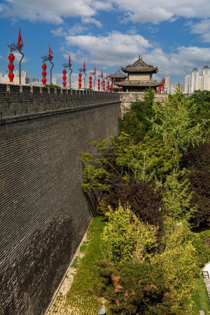 Téléchargez les photos : Mur de la ville protégeant la ville de Xian dans la province du Shaanxi, Chine - en image libre de droit