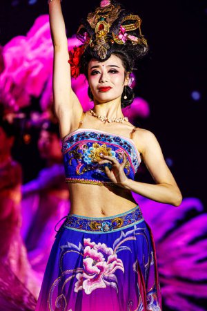 Téléchargez les photos : Xian (Chine) - 29 mai 2017 Des danseurs participent au célèbre dîner-spectacle de la dynastie Tang au théâtre Xian, en Chine - en image libre de droit
