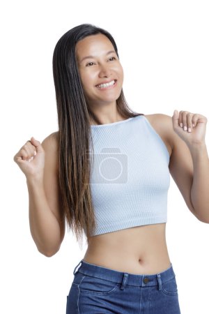 Téléchargez les photos : Asiatique américain femme montrant émotions de bonheur isolé sur un blanc fond avec copie espace - en image libre de droit