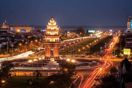 Das Unabhängigkeitsdenkmal in Phnom Penh, der Hauptstadt Kambodschas, wurde 1958 nach der Unabhängigkeit des Landes von Frankreich errichtet. Südostasien