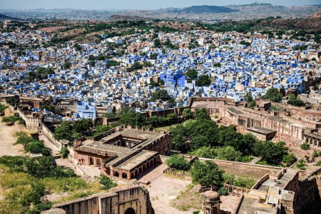 Foto de La hermosa ciudad de Jodhpur a menudo se refiere como la "Ciudad Azul" tomada de Fort Mehrangarh en Rajastán India, Asia del Sur - Imagen libre de derechos