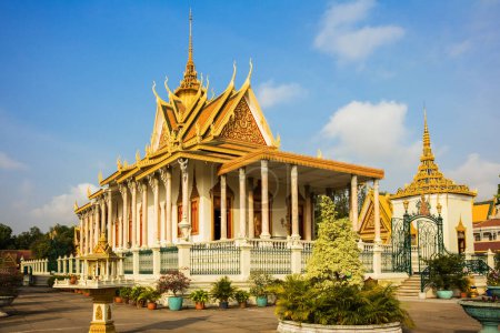 Foto de Pagoda de Plata el Templo del Buda Esmeralda. situado en el lado sur del Palacio Real, Phnom Penh. Camboya, Sudeste Asiático - Imagen libre de derechos