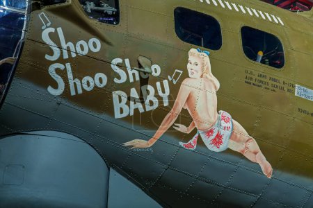 Foto de Shoo Shoo Baby es el nombre de una fortaleza voladora B-17 en la Segunda Guerra Mundial, - Imagen libre de derechos